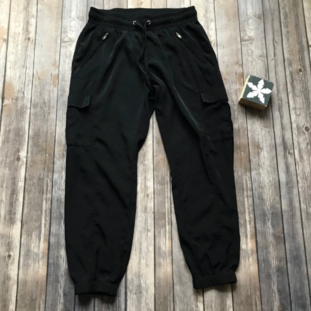 NY&Co black cropped joggers XS